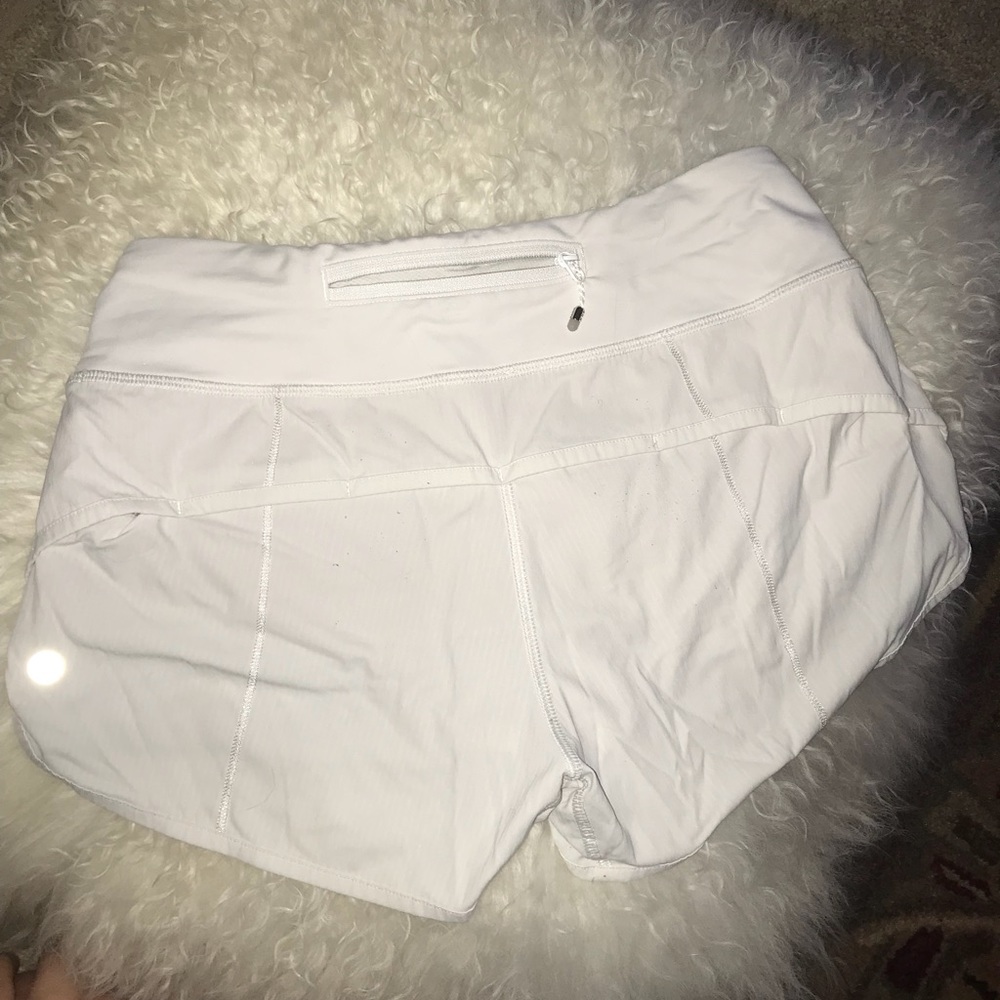White Lululemon Run times short